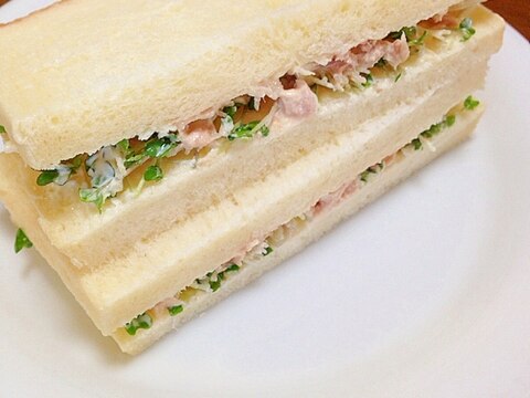 ツナとブロッコリースプラウトのサンドイッチ